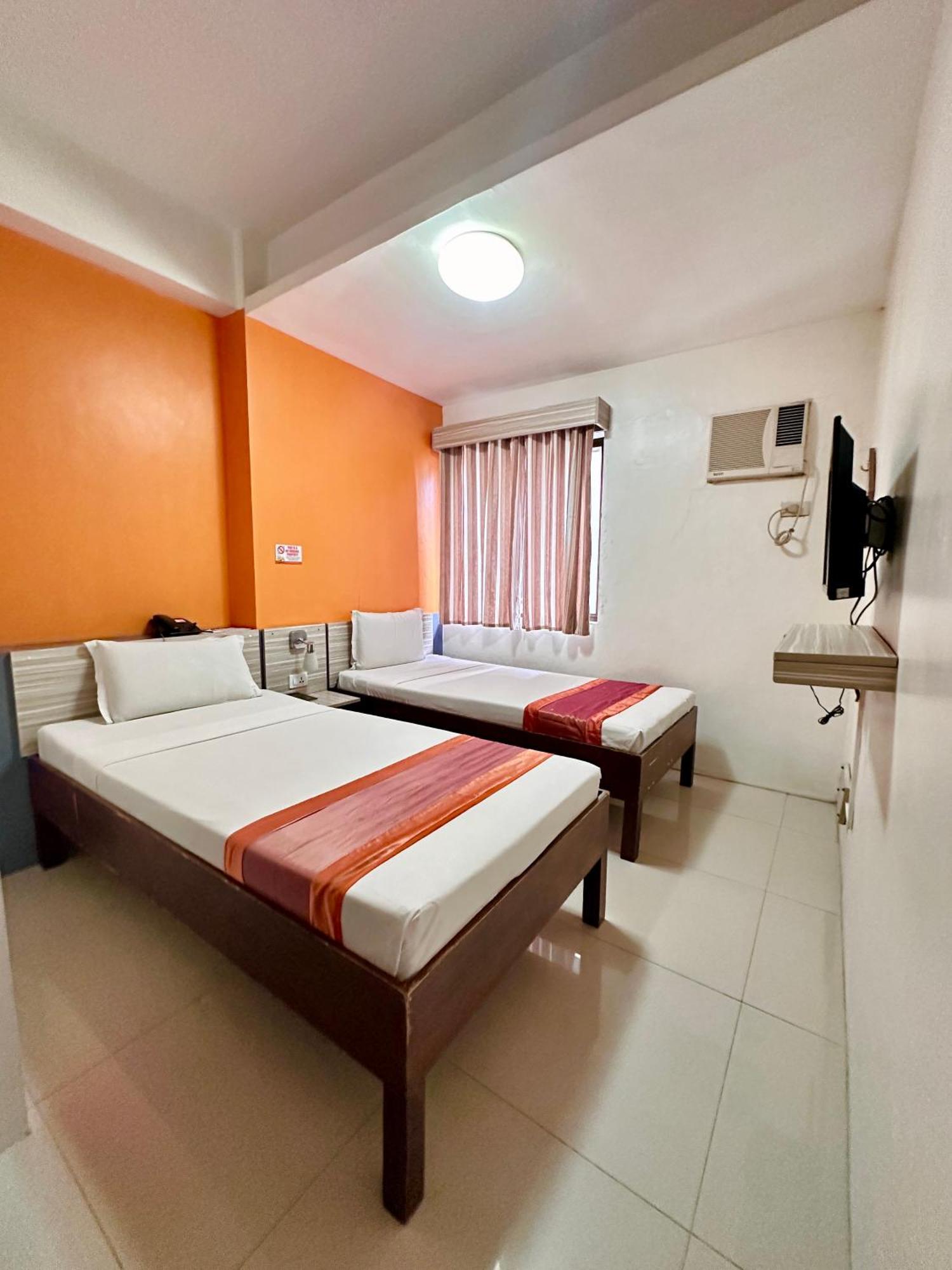 Travelbee Business Inn Cebu Stadt Exterior foto